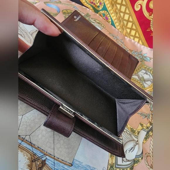Chanel CC Embossed Caviar brown leather wallet - Picture 8 of 12